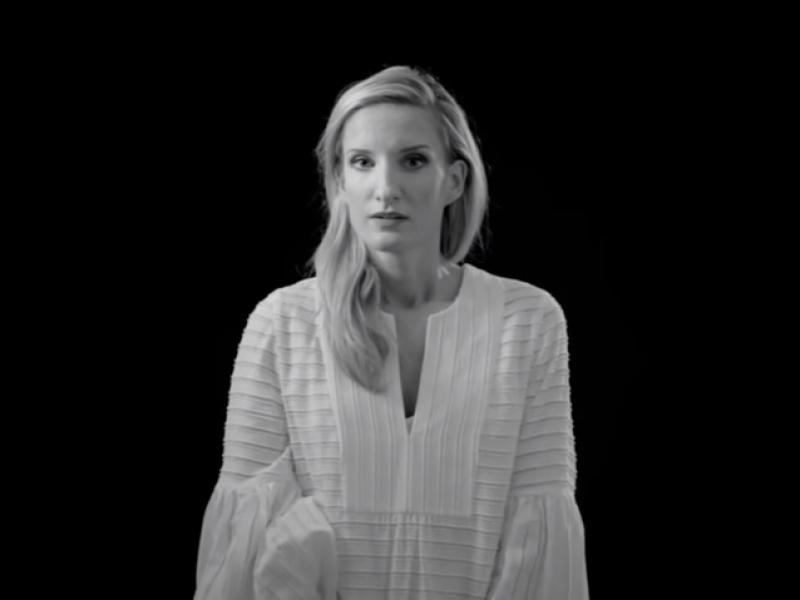 Müller dal v novom klipe jasnú správu: “Adieu Adele”.