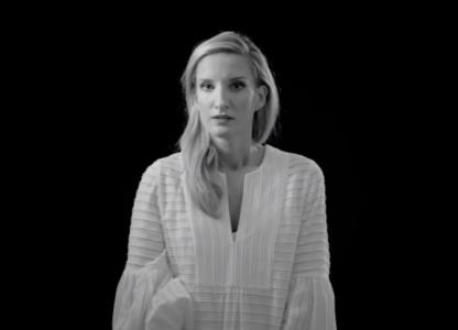 Müller dal v novom klipe jasnú správu: “Adieu Adele”.