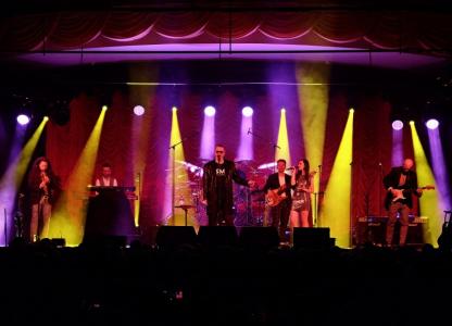 Album Richarda Müllera Hodina medzi psom a vlkom získal dvojplatinu. Skladby z neho zaznejú aj na chystanom turné!